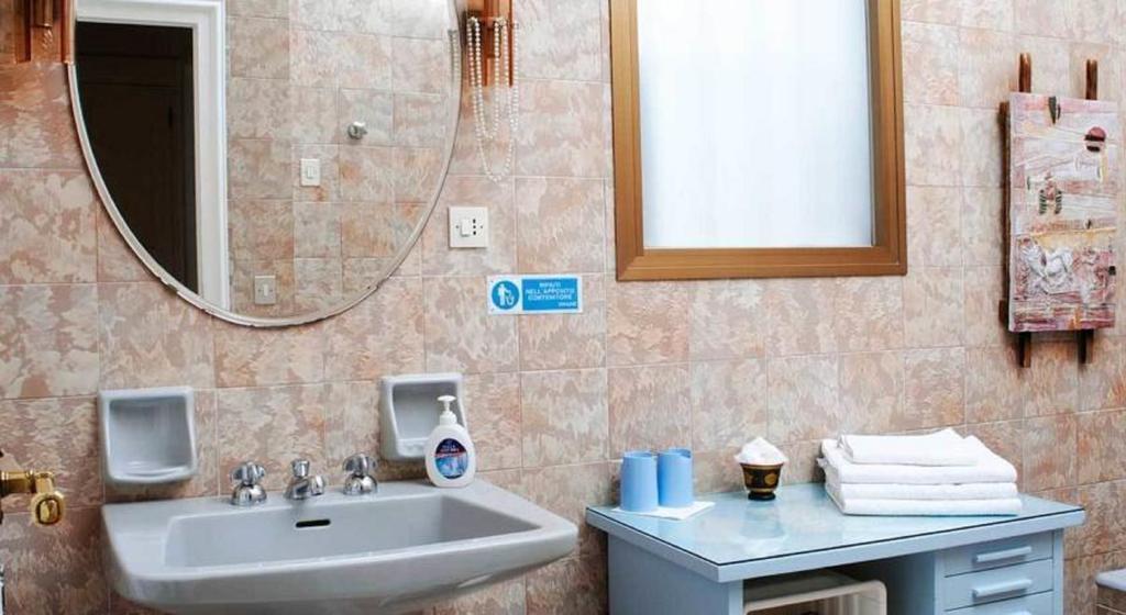 B&B Martini Firenze Værelse billede